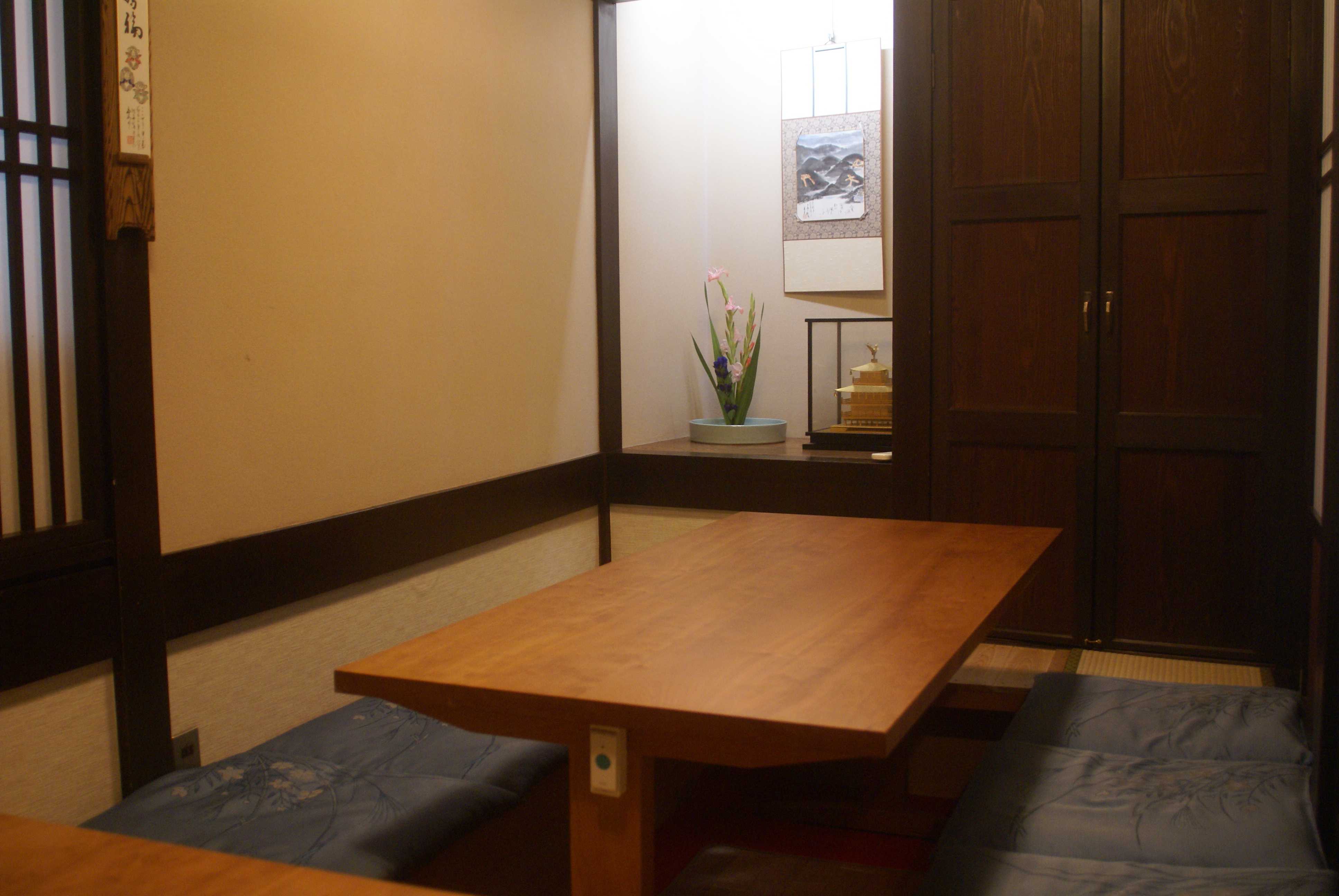 店舗内観_掘りごたつ